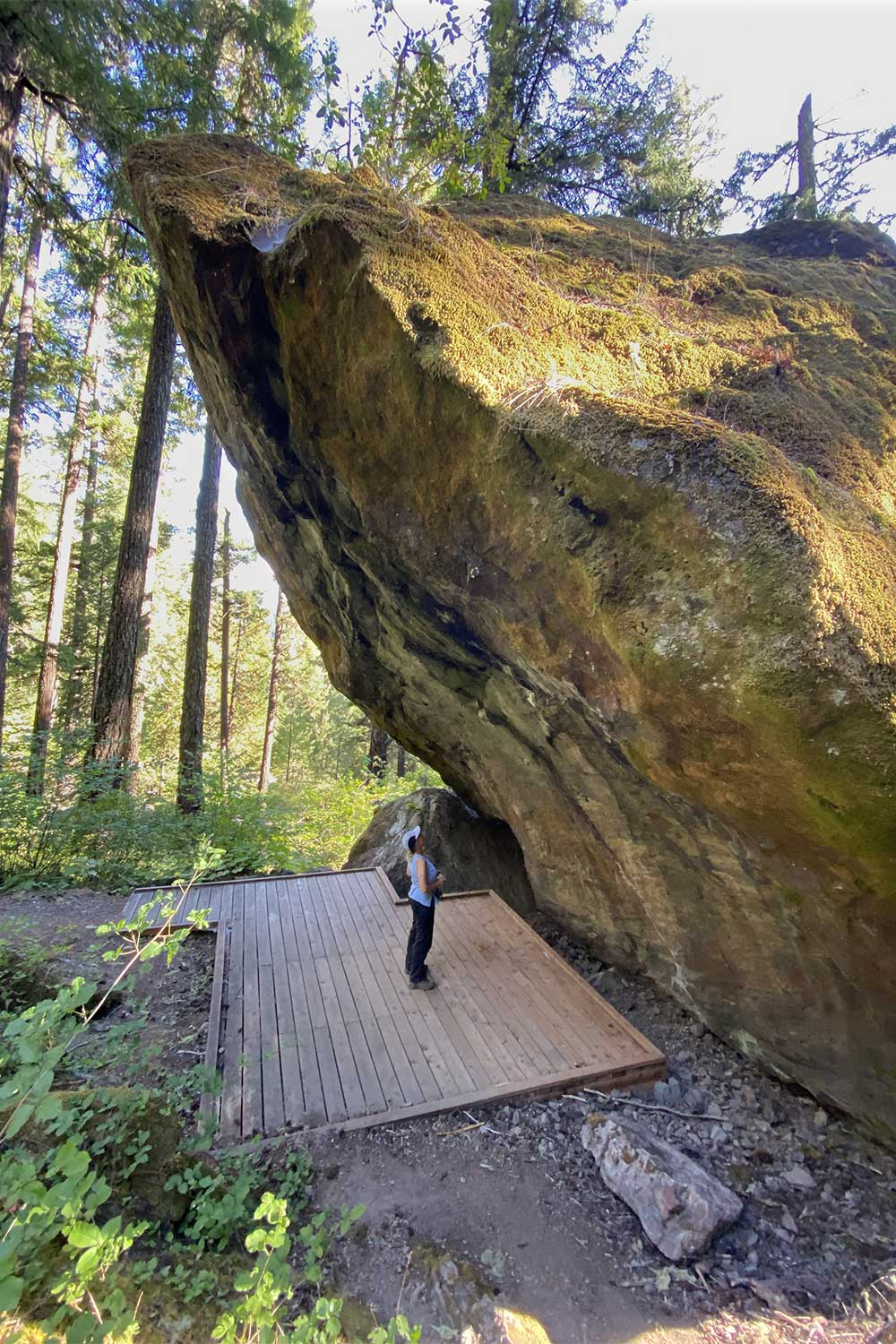 20240606outdoors-Medicine-Rock-near-the-North-Umpqua-River